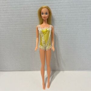 VINTAGE Twist and Turn Barbie doll
